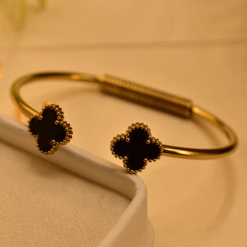 Beautiful Fancy Flower Design Gold Plated Bracelet for Girls/Womenπ